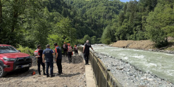 Rize’de kaybolan kişiyi arama çalışmalarında 1 AFAD personeli hayatını kaybetti