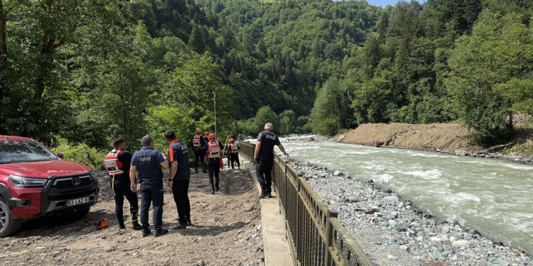Rize’de kaybolan kişiyi arama çalışmalarında 1 AFAD personeli hayatını kaybetti