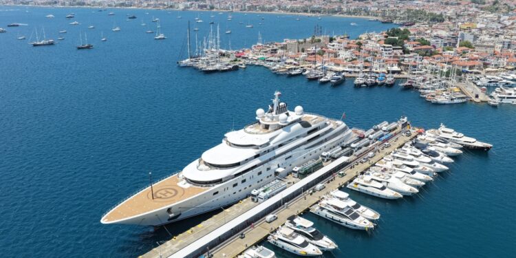 Şeyh Mansur’un yarım milyarlık süper yatı Marmaris’te; 30 milyon liralık ikmal yapıldı!