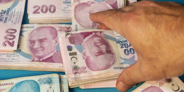 Cüzdanlar mevduatla doluyor: Para yatırana 194 bin lira veriyorlar