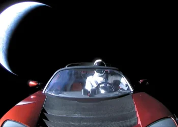 Uçan Tesla Roadster için Tanıtım Tarihi Belli Oldu