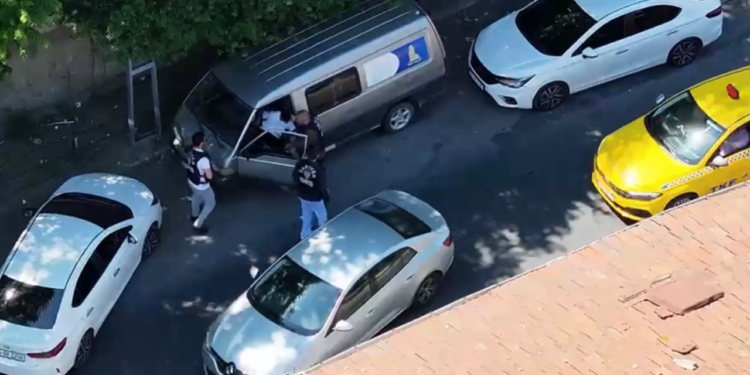 Minibüs çalıp kaçan 13 yaşındaki çocuğa dronla takip