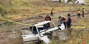 Otomobil köprüden uçtu: 2 çocuk öldü